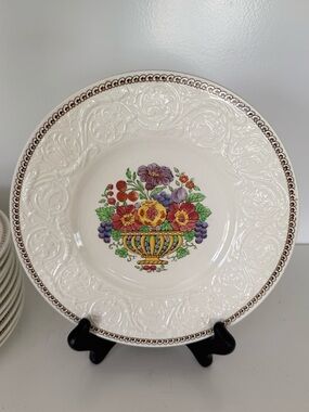 Set of 12 Vintage Wedgwood Patrician Windermere 8 1/2 inch Salas Plates